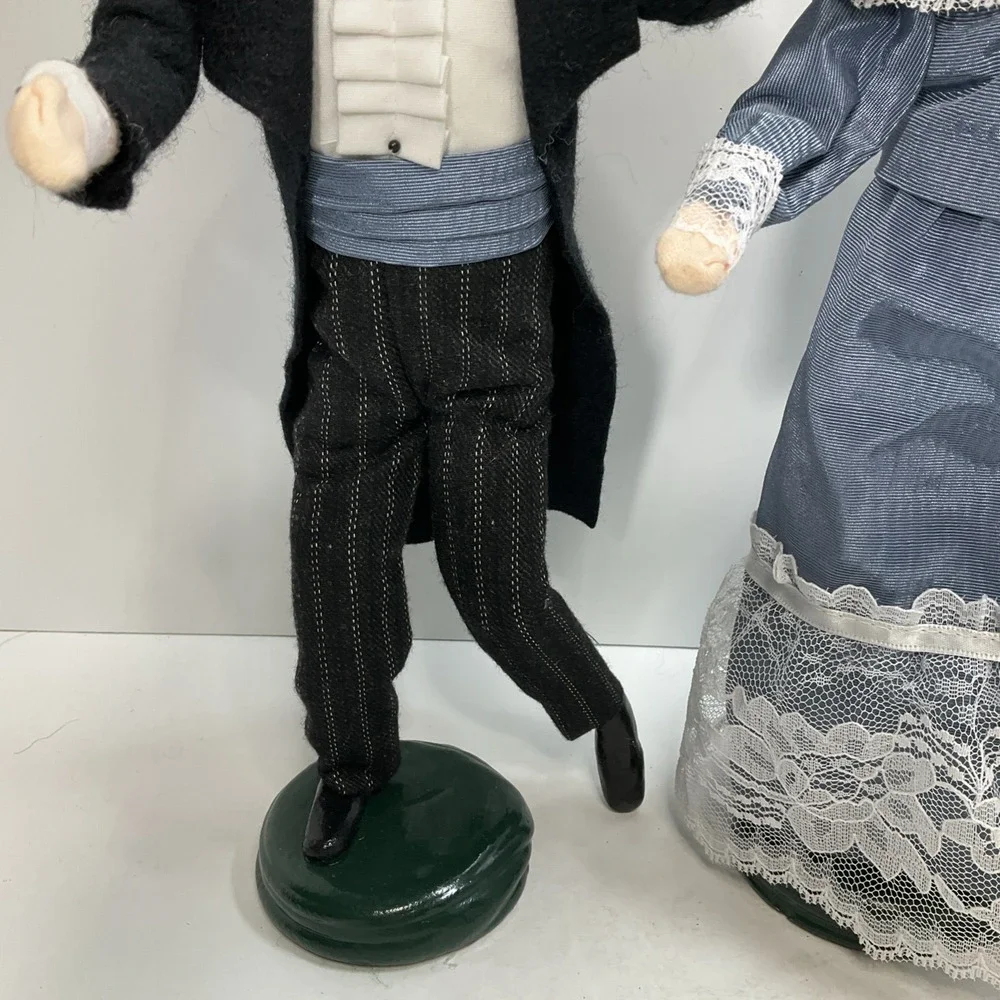 Byers Choice Christmas Carolers 1999 Victorian Dancing Couple - Picture 4 of 9